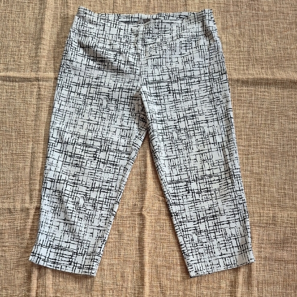 Valerie Stevens Pants - Monochrome Abstract Ladies Capri's